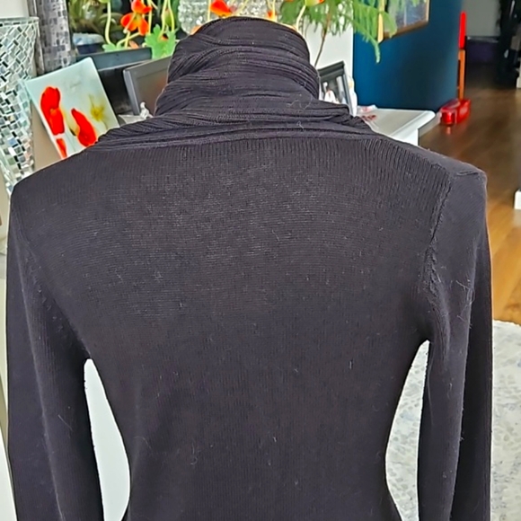 Evan Picone sweater dress. Black. Small - Picture 4 of 6